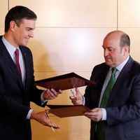 La jugada del PNV con el Gobieno de Sánchez: Fusión entre el BBVA y Bankia y traerse la sede a Bilbao