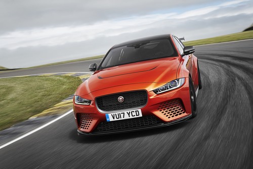 El Jaguar XE SV Project 8 es un delirio de sedán que quiere dejar en ridículo al BMW M4 GTS