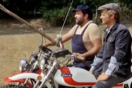 Bud Spencer y Terence Hill en moto: duelo épico y absurdo a partes iguales