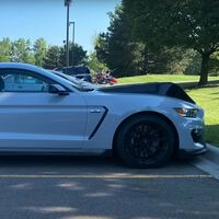 A los muscle cars de siempre todavía les queda cuerda. Y este extraño Ford Mustang con un V8 de 7.3 litros es la prueba