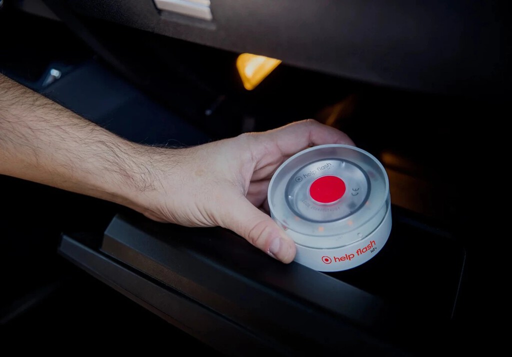 La DGT confirma qué vehículos no tendrán obligación de utilizar la baliza V16 conectada 