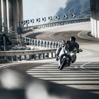 Así funciona el sistema inteligente de luces LED de la Yamaha FJR 1300 AE/AS