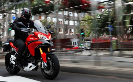La Ducati MTS 1200 en acción