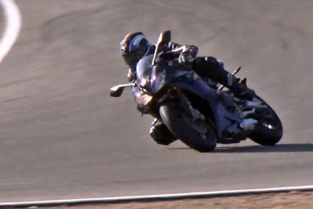 ¡Cazada! Triumph está trabajando en una Daytona 765 que podría llegar en 2020 como serie limitada TFC