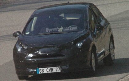 Fotos espía del Peugeot 308 y recreaciones del 3008