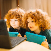 Me separaron de mi gemela en el cole cuando teníamos tres años: así lo recuerdo 