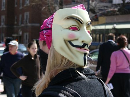 Detienen un nuevo presunto miembro de Anonymous en Inglaterra por ataques DDoS