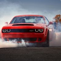 Video: Los engendros del infierno se miden en la Tierra. Demon vs. Hellcat, ¿cuál es más rápido?