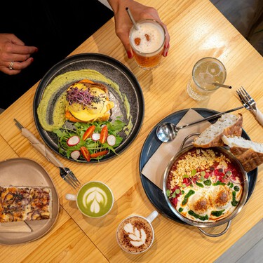 Los huevos benedictinos que arrasan en esta cafetería de Barcelona son veganos, pero no lo parecen: “Los he desarrollado desde cero”