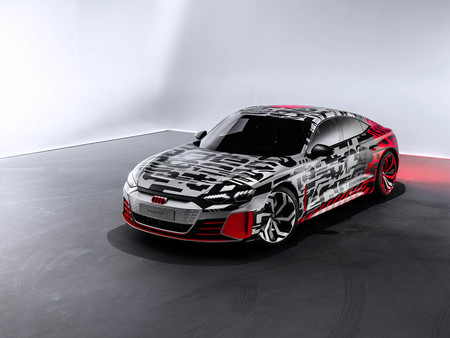 El Audi GT e-tron se deja ver: así es el A7 Sportback eléctrico, primo del Porsche Taycan