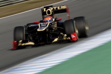 Lotus sufre problemas y decide parar hasta mañana