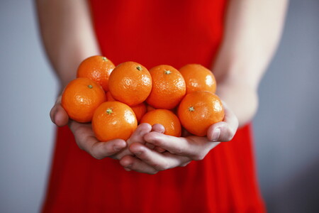 Cómo, cuándo y por qué comer fruta: un alimento saludable al que no debes renunciar (aunque contenga azúcar)
