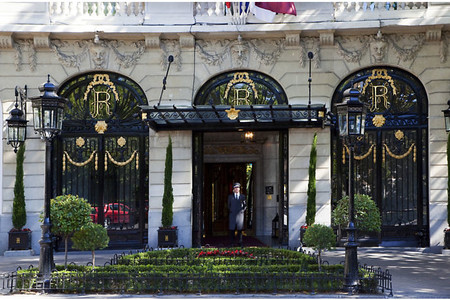 Cierra el Ritz de Madrid para seguir siendo el Ritz: una obra de 99 millones y año y medio