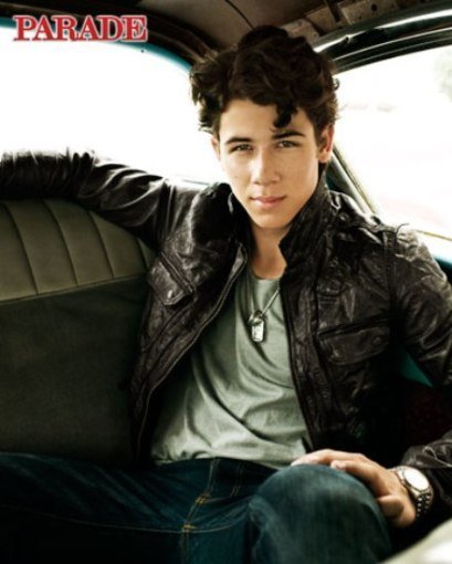 Nick Jonas, todo lo tremendo que puede estar, posando para 'Parade Magazine'
