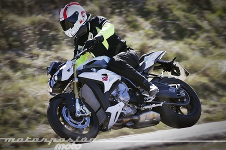 BMW S 1000 R, prueba (conducción en ciudad, carretera y autopista)