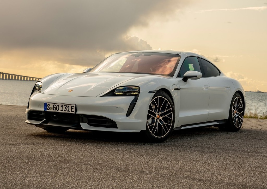 Si reservaste un Porsche Taycan, te tenemos malas noticias: tardará 10 semanas más en llegar a tus manos