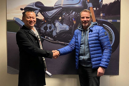 Norton trató de salvar la quiebra vendiendo el motor 961 a un fabricante chino, pero no logró salvarse