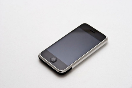 La esencia del primer Mac sigue vigente, pero ¿cómo celebraremos el 30 aniversario del iPhone?