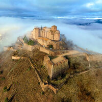 En este Parador puedes dormir en un castillo de cuento. Solo si te atreves a convivir con su fantasma más famoso 