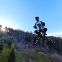 Es oficial: Las motos voladoras ya existen. Esta parece una Ducati Panigale de los cielos, se pone a 200 km/h y tendrá versión low-cost