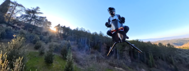 Es oficial: Las motos voladoras ya existen. Esta parece una Ducati Panigale de los cielos, se pone a 200 km/h y tendrá versión low-cost