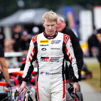 Era la mayor promesa de los rallyes y lo dejó todo por llegar a la F1. Ahora ha tenido que parar porque no deja de marearse