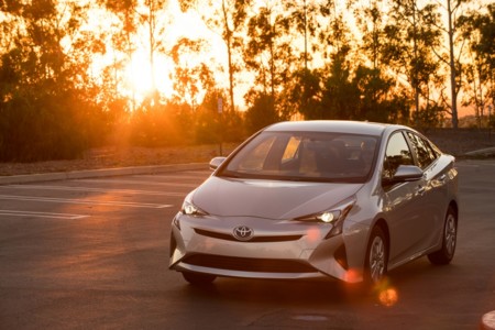 El nuevo Toyota Prius se convierte en el híbrido con mejor consumo de la historia de Consumer Reports