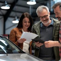 ¿Auto nuevo o mejor uno usado? Esto ganas y esto pierdes al comprar el coche más barato de México en vez de uno usado al mismo precio