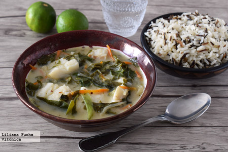 Curry verde de bacalao y verduras. Receta saludable