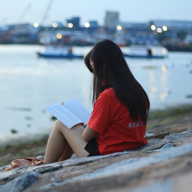 Singapur tiene un plan para combatir el deterioro cognitivo: pagar a sus ciudadanos por leer 