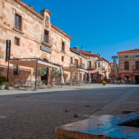 El pueblo español perfecto para desconectar de todo: un monasterio románico y un lechazo de lujo 
