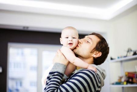 El cerebro del hombre cambia al cuidar de los hijos
