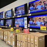 Carrefour deja casi a precio de liquidación un Smart TV Samsung MiniLED 4K ideal para salones grandes y luminosos 