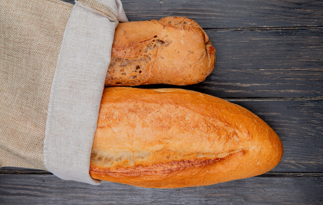 Bolsa con barras de pan