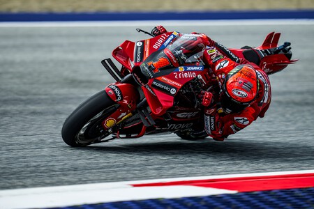 Pecco Bagnaia gana en Austria, Maverick Viñales pifia la salida y Marc Márquez vuelve a puntuar en MotoGP