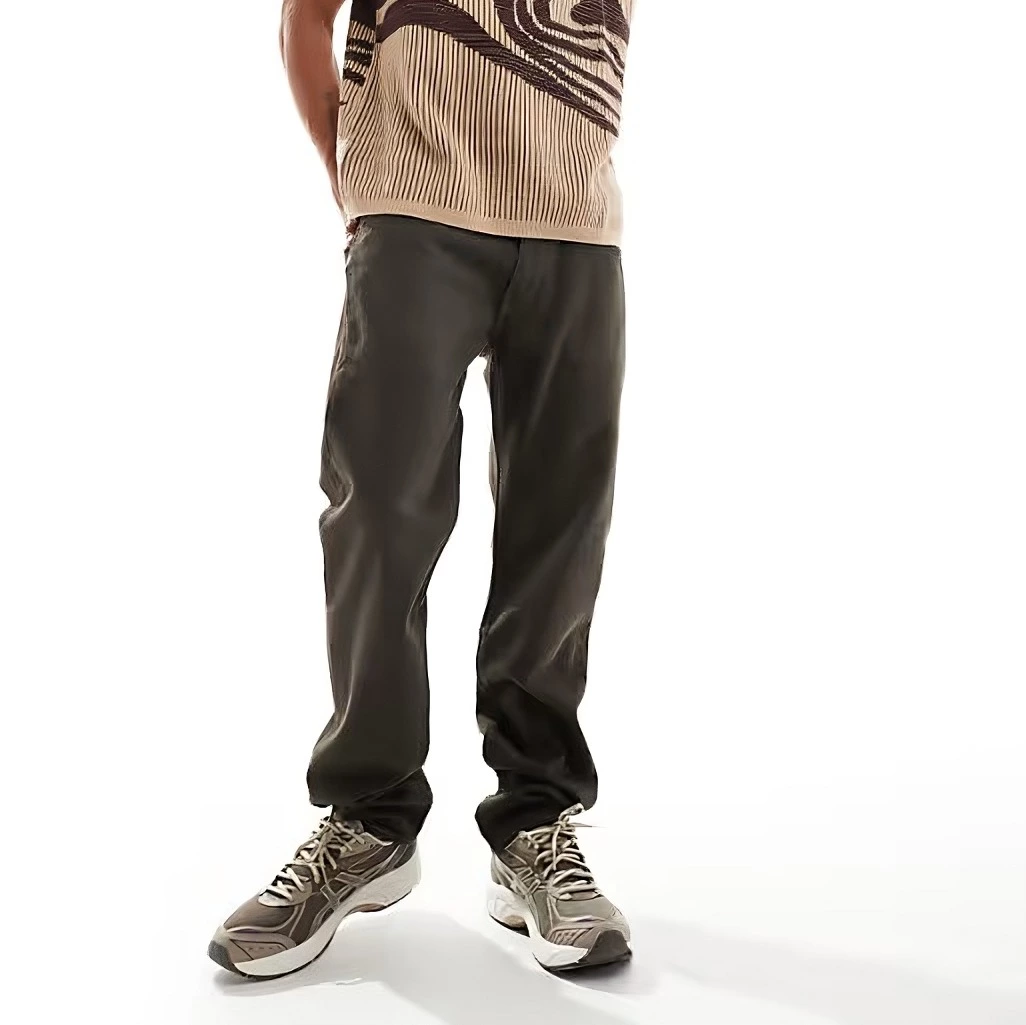 Vaqueros negro lavado de corte tapered 502 de Levi's

