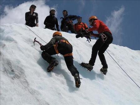 Dani Pedrosa, Marc Coma y Héctor Barberá ascendiendo el Mont Blanc