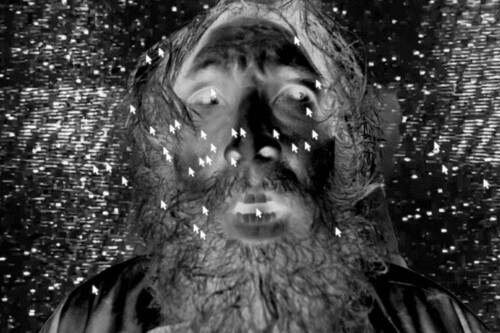 Ciencia ficción analógica y fantasía surrealista dan forma a una película sorprendente que merece ser de culto y puedes encontrar en streaming