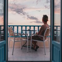 Miles de jóvenes están descubriendo la forma más directa de poseer una casa en España: que te la donen tus padres