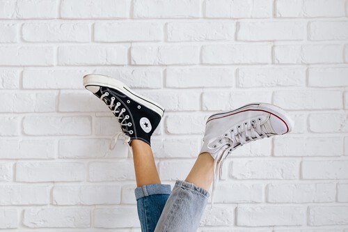 Zapatillas y ropa urbana Converse a mitad de precio antes de Navidad: renueva armario ahorrando