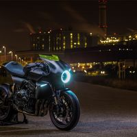 La Honda CB4 Interceptor se deja ver en un vídeo a lo TRON. ¿Es un globo sonda a toro pasado? 