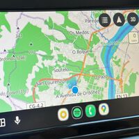 He probado una app open source en Android Auto y he descubierto una función que no la cambiaría por ninguna de Waze o Google Maps