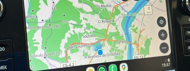 He probado una app open source en Android Auto y he descubierto una función que no la cambiaría por ninguna de Waze o Google Maps