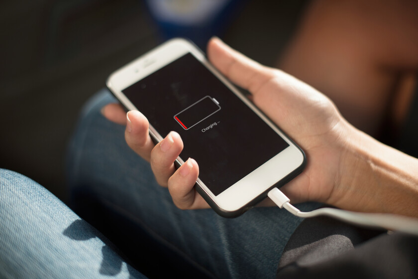 Chrome has a reputation for draining your mobile battery.  An “invisible” app from Google that actually swallows 3 comments