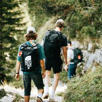 El Corte Inglés nos calza para la montaña con estas zapatillas The North Face rebajadas casi a mitad de precio 