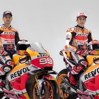 Los nuevos colores de Lorenzo y la ambición de Márquez en 14 fotos de la presentación del Repsol Honda