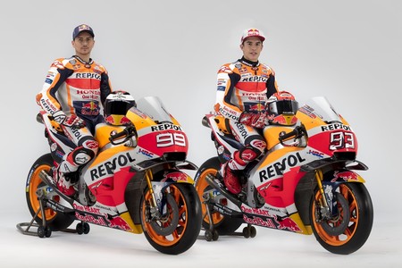 Los nuevos colores de Lorenzo y la ambición de Márquez en 14 fotos de la presentación del Repsol Honda