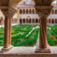 Este pueblo de Burgos de solo 247 habitantes esconde una de las grandes joyas del románico en España 