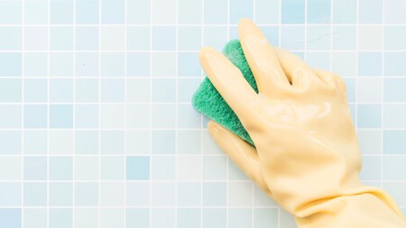 Cómo eliminar el moho del baño pegado en azulejos sin tallar para que queden brillantes