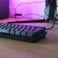 Este es el teclado que uso para jugar desde hace tiempo. Si me hubiera esperado al Prime Day, me habría ahorrado un pellizco